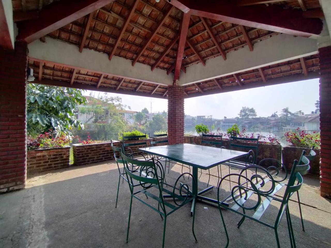 Villa Bukit Danau Lot 14 Cinengangirang Esterno foto
