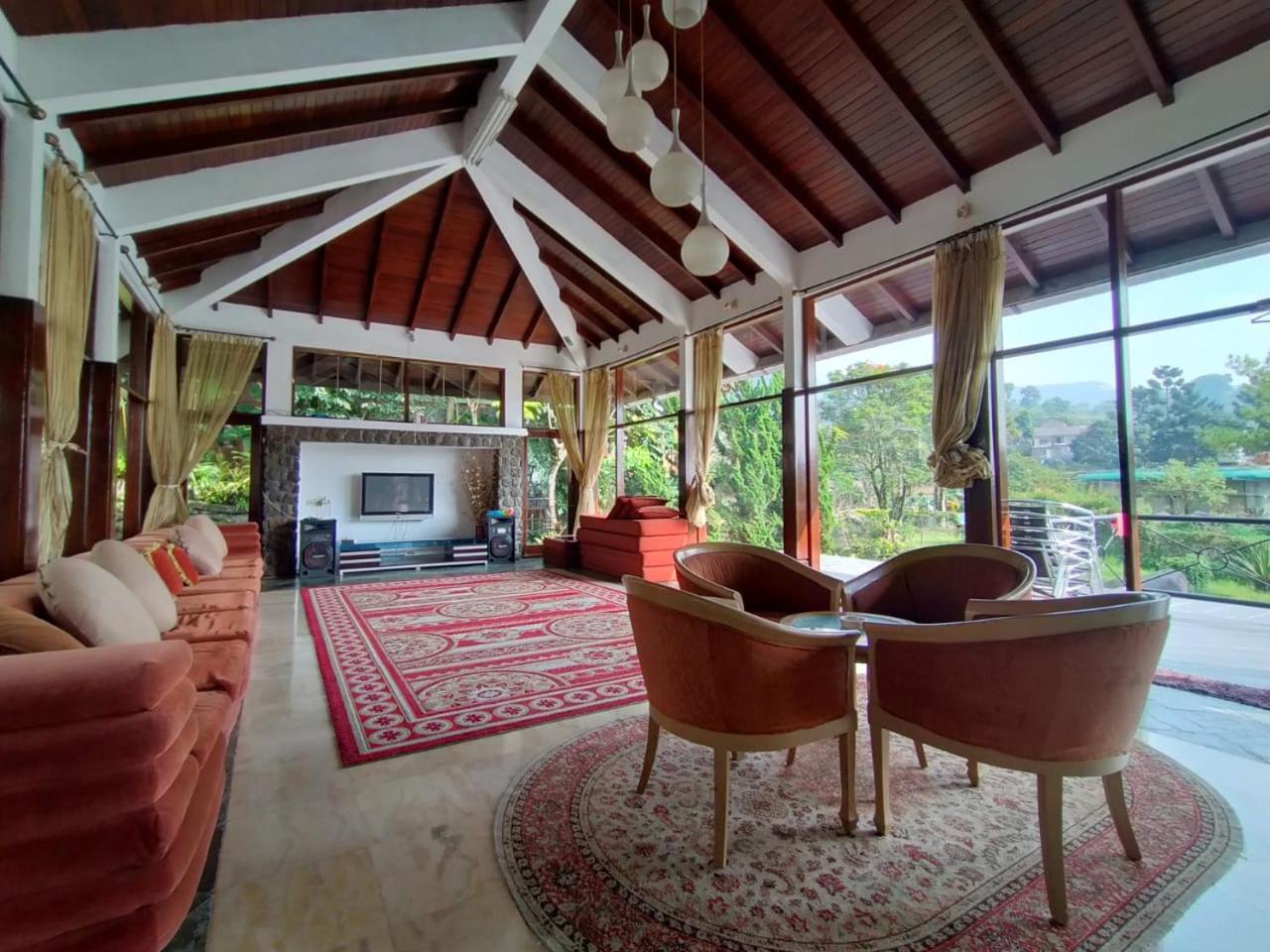 Villa Bukit Danau Lot 14 Cinengangirang Esterno foto