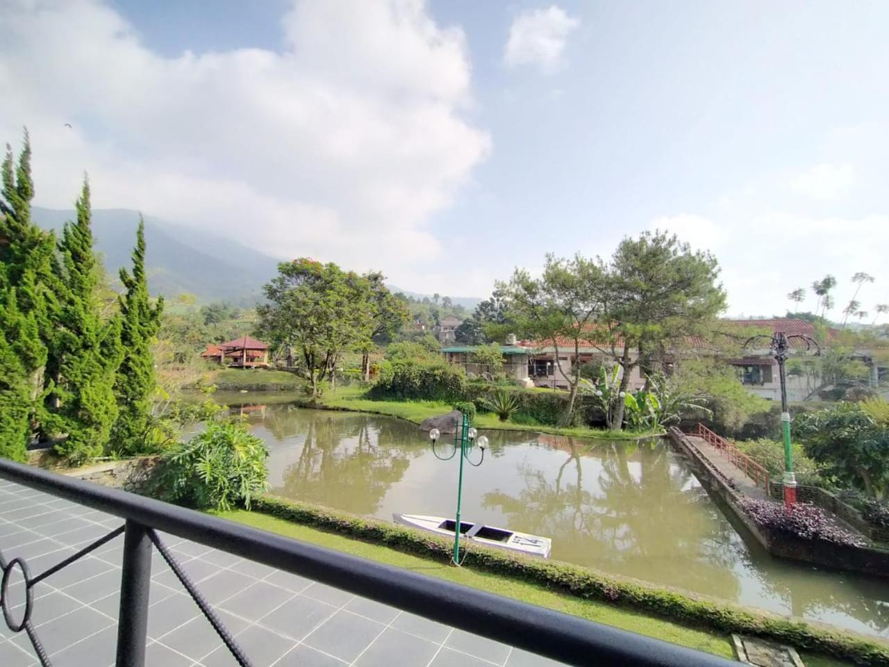 Villa Bukit Danau Lot 14 Cinengangirang Esterno foto