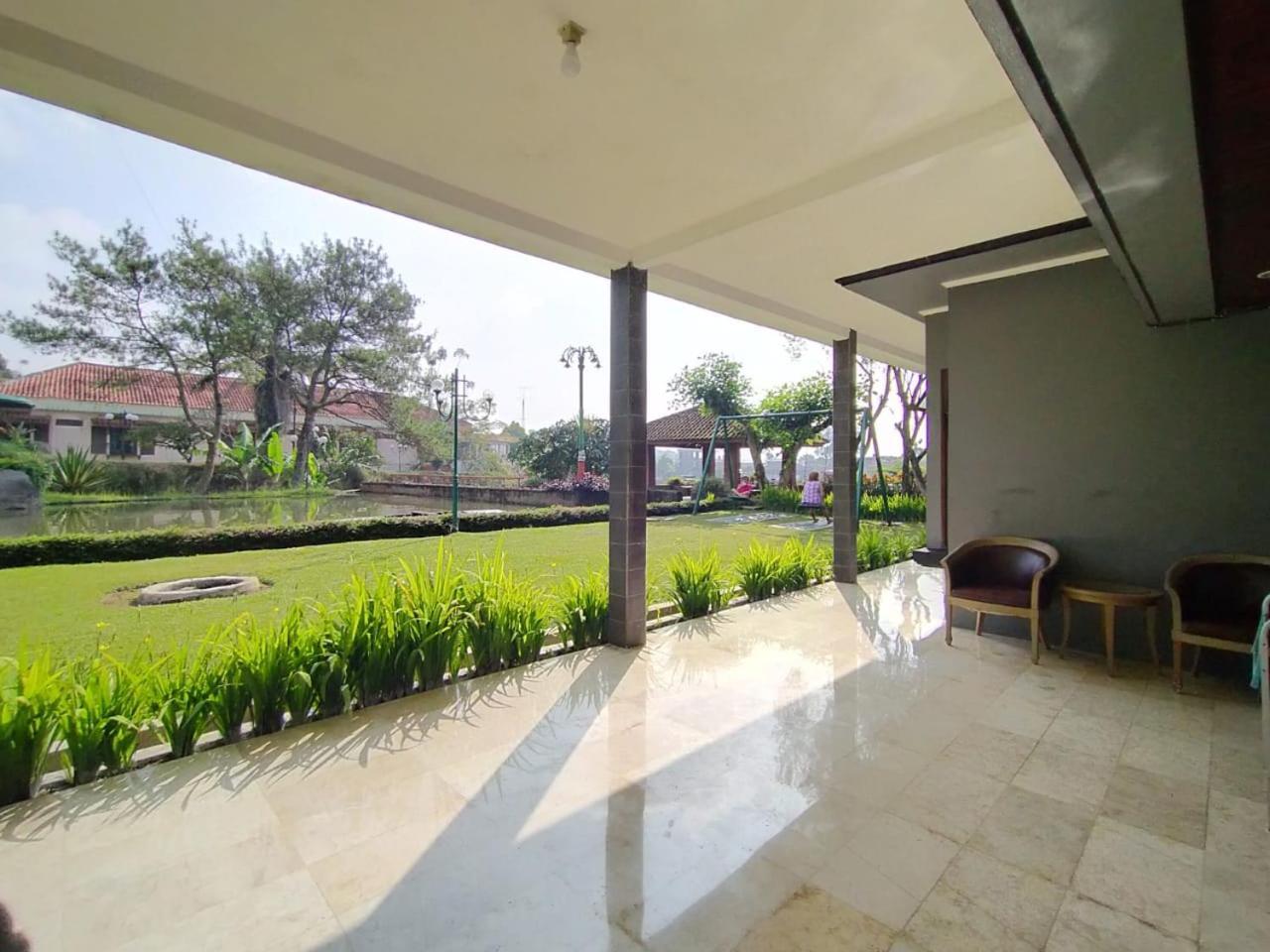 Villa Bukit Danau Lot 14 Cinengangirang Esterno foto