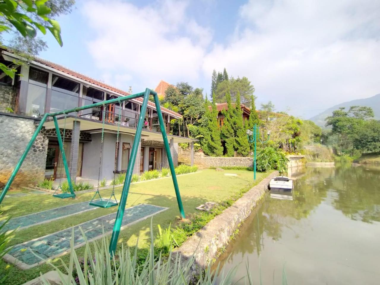Villa Bukit Danau Lot 14 Cinengangirang Esterno foto