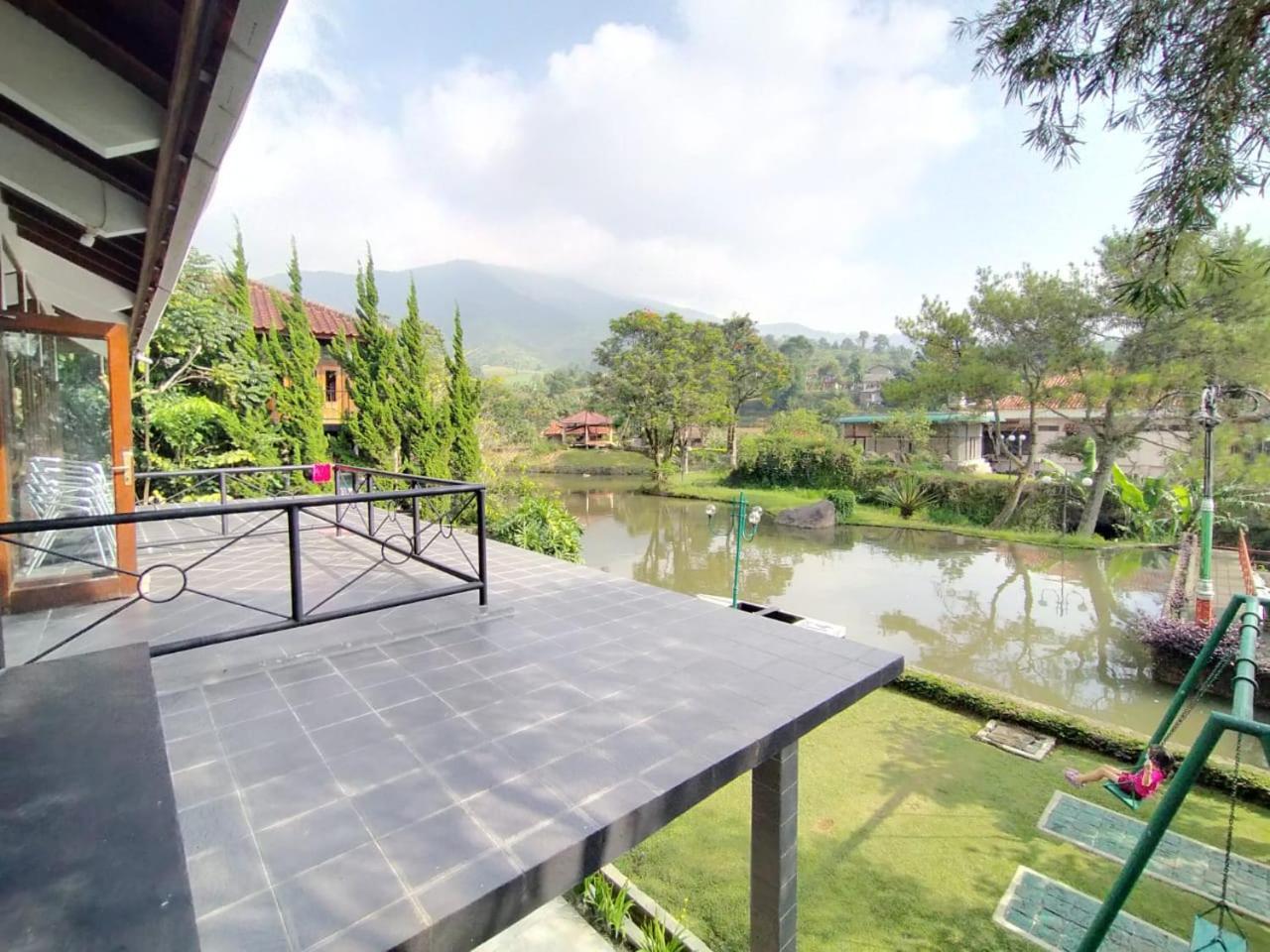 Villa Bukit Danau Lot 14 Cinengangirang Esterno foto